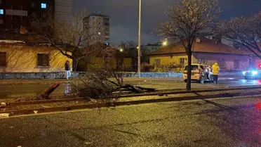 Kayseri’de Hafif Ticari Araç ve Otomobil Çarpışması: 4 Yaralı