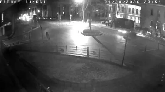 Amasya’da Tünel Çıkışında Şok Kaza: Araç Duvara Çarptı, Sürücü Hafif Yaralı