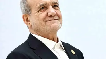 İran Cumhurbaşkanı Protestoları Yabancı Güçlerin Oyun Alanı Olduğunu İddia Etti