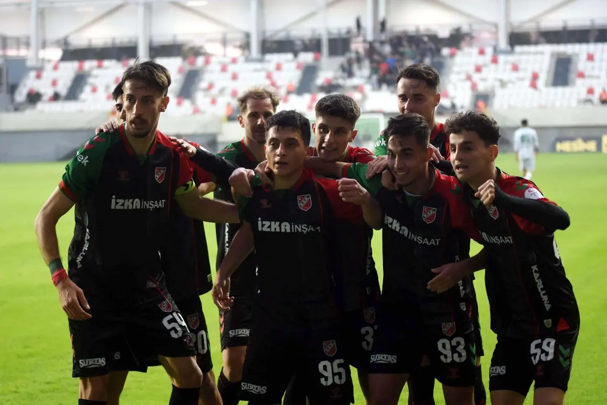 Karşıyaka, Alanya 1221'e Evinde Zorlu Mücadeleyle Yanıt Veriyor