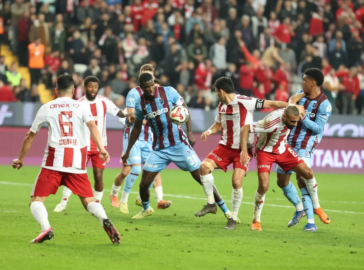 Trabzonspor ve Antalyaspor 1-1 Beraberlikle Sahadan Ayrıldı