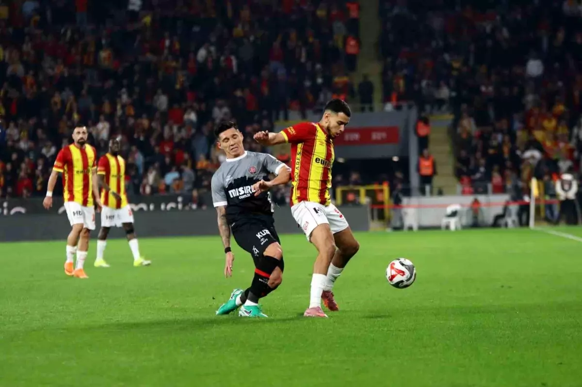 Göztepe, Karagümrük'ü 2-1 Yenerek İlk Yarıda Öne Çıktı