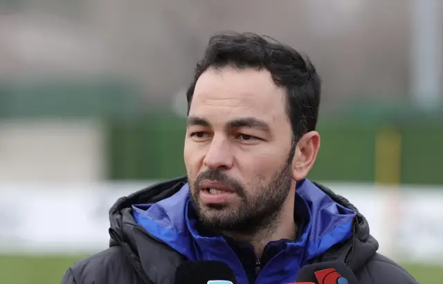 Stadyum öncesi kalabalık