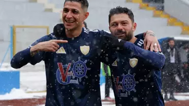 Erzurumspor, Kar Fırtınasına Rağmen 4-0'lık Galibiyetle Liderliğe Yükseldi