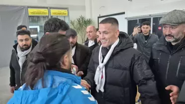 Rey Manaj Sivasspor’a Geri Döndü, Havalimanında Coşkulu Karşılama