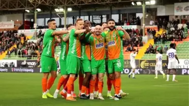 Alanyaspor, Güven Yalçın'ın Golüyle Eyüpspor'u İlk Yarıda 1-0 Öne Geçti