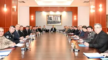 Vali Çiftçi'nin Önderliğinde Palandöken Zirvesi: Kış Turizmi ve Yerel Projeler Masaya Geldi