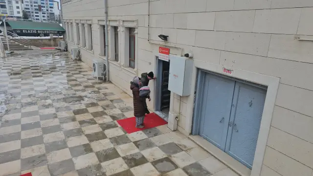 Zabıtadan kaçan dilenciler