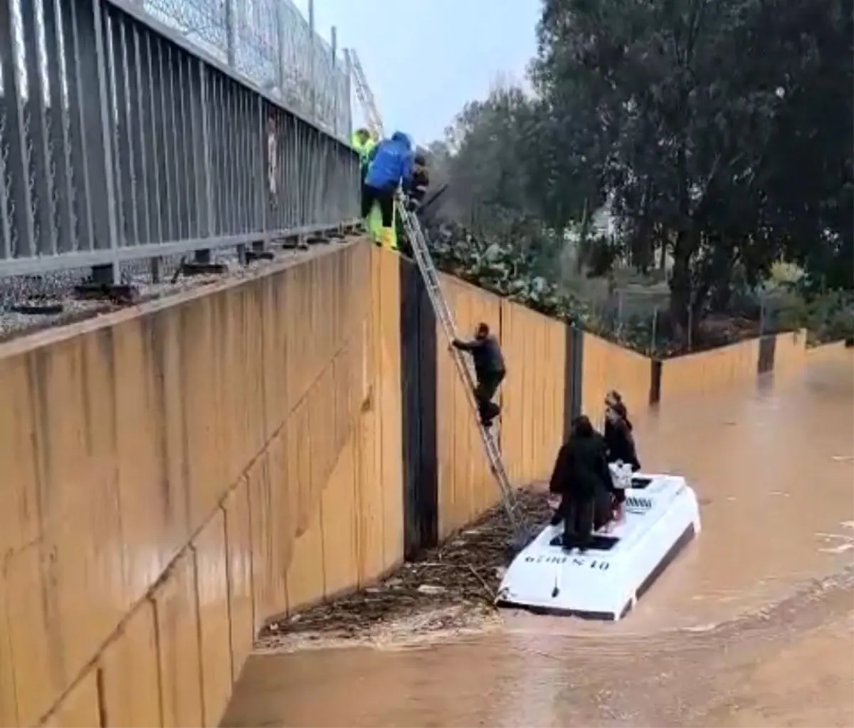 Adana’da Şiddetli Yağışlar Su Baskınlarını Tetikledi
