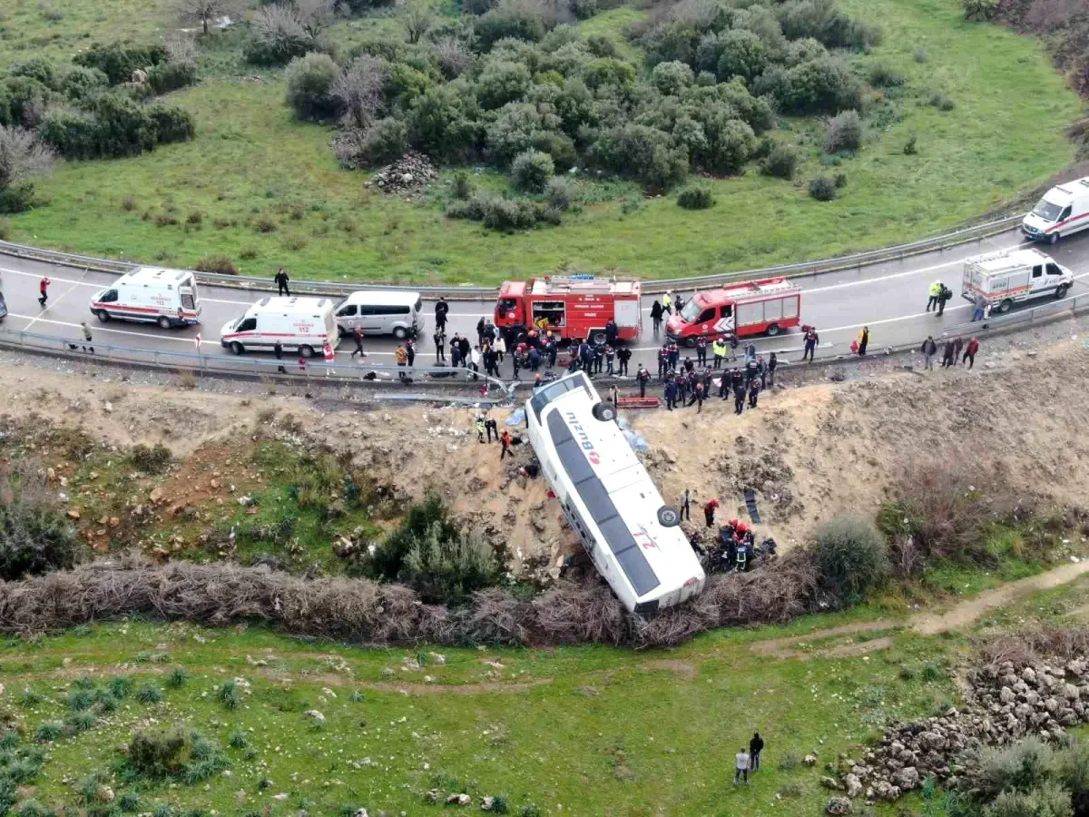 Antalya’da Yolculuk Felaketi: 8 Ölü, 26 Yaralıyla Sonuçlanan Otobüs Devrilişi