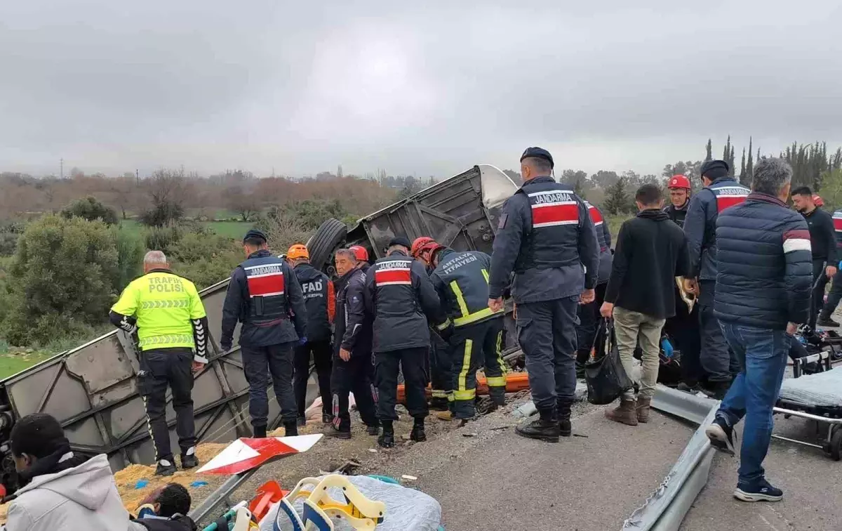 Antalya’da Otobüs Devrildi: Çok Sayıda Yaralı ve Ölü Sayısı Belirsiz
