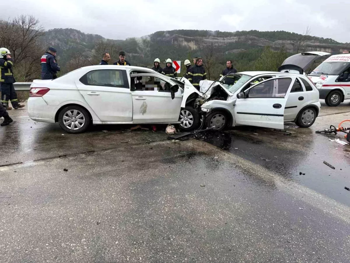 Burdur'un Ağlasun ilçesinde korkunç trafik kazası: 7 kişi yaşamını yitirdi
