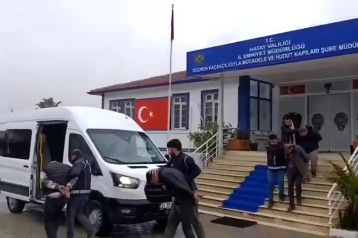 Hatay'da Göçmen Kaçakçılığı Operasyonu: 12 Kişi Yakalandı, 4 Şüpheli Tutuklandı