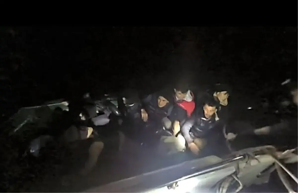 Çanakkale Ayvacık'ta 8 Kaçak Göçmen ve Bir Kaçakçı Gözaltına Alındı