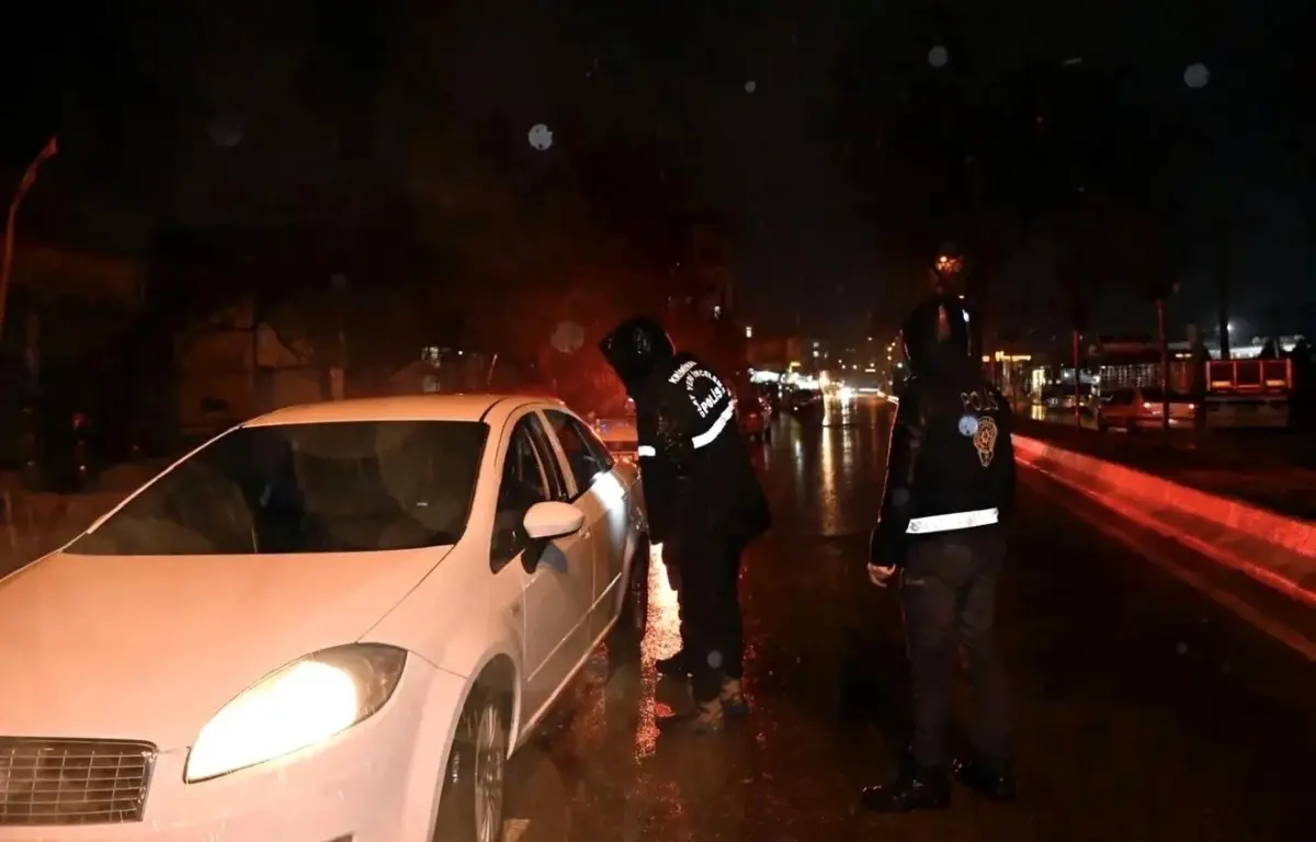 Adıyaman’da ‘Huzurlu Sokaklar’ Projesi: 1.884 Kişi Sorgulandı, 18 Araç Ceza Aldı