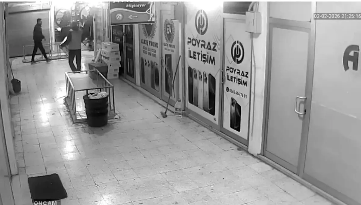 Nusaybin'de Güvenlik Kameraları Elektrikli Süpürge Hırsızını Belgeledi