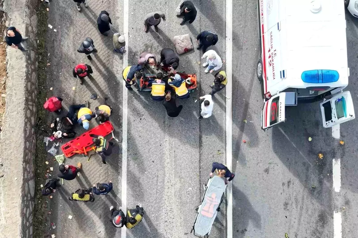 Kırıkkale'de Zincirleme Trafik Kazası: Elektrikli Bisiklet ve Araç Çarpışmasıyla İki Kişi Ağır Yaralandı