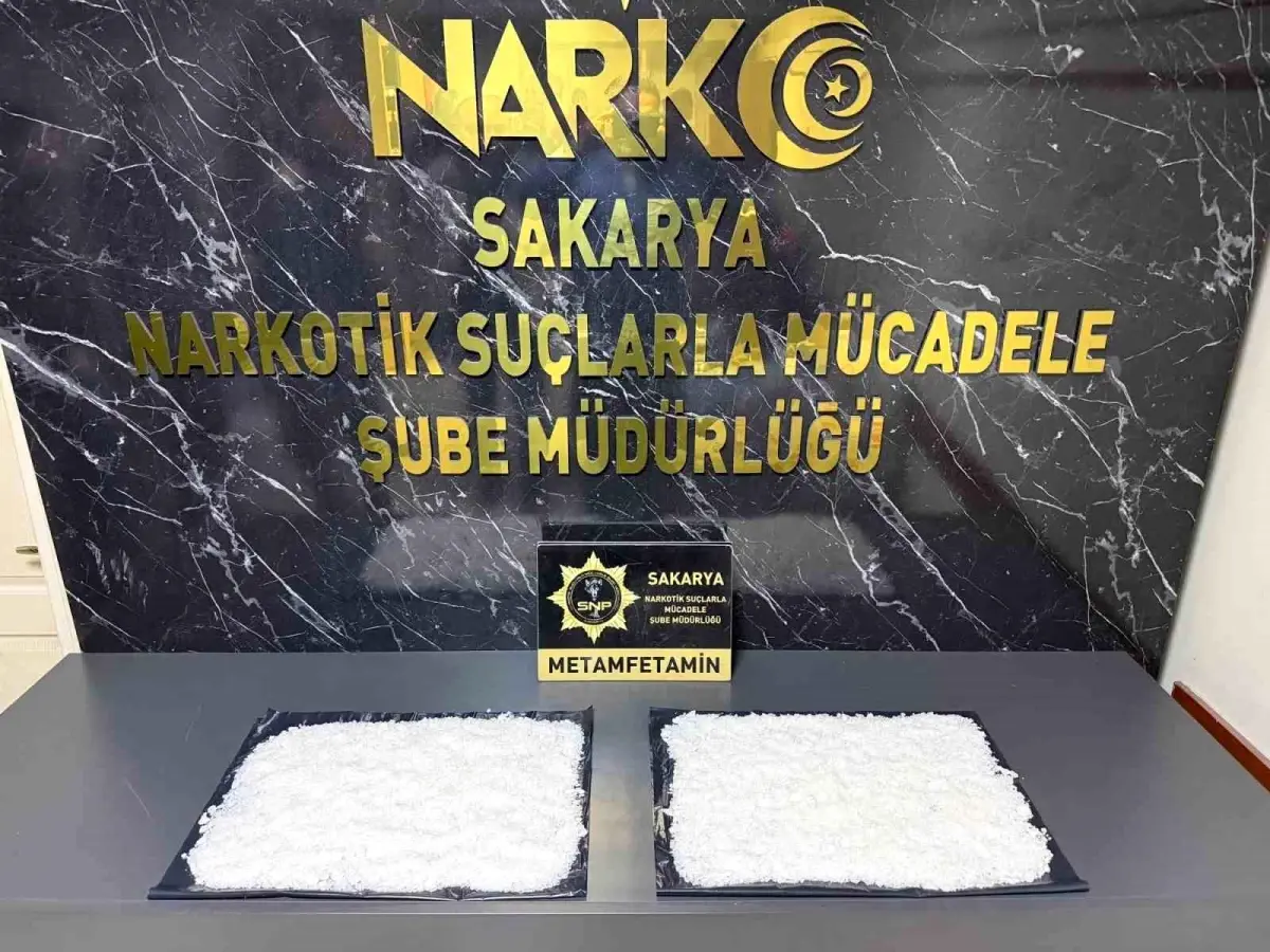 Sakarya'da Otoyolda 2 Kilo Metamfetamin Ele Geçirildi, Şüpheli Tutuklandı