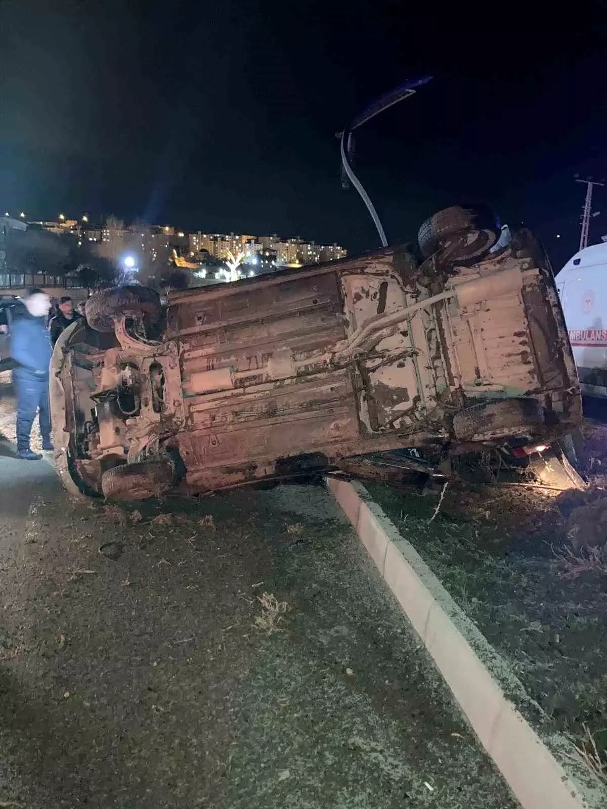 Edremit'te Otomobil Takla Attı: 2 Kişi Hafif Yaralı