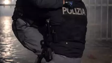 Polis ve göstericiler arasında çatışma anı