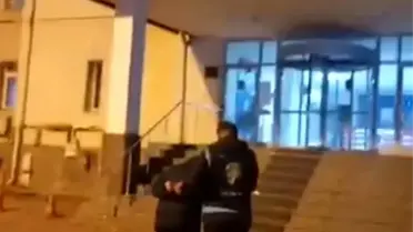Polis ekipleri şüpheliyi yakalarken
