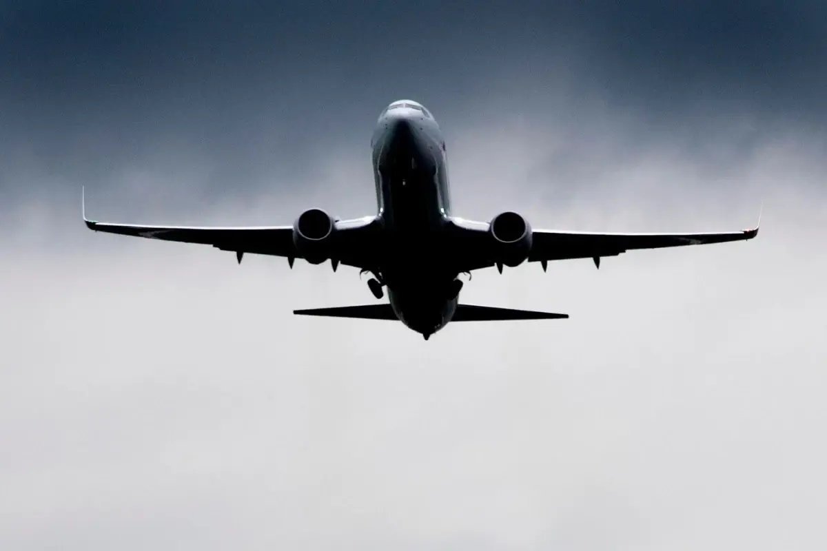 Ankara Esenboğa’da Acil İniş: Tahran’a Giden Yolcu Uçağı Güvenlik Nedeniyle Geri Döndü