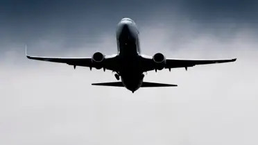 Uçakta acil iniş yapan yolcu uçağı