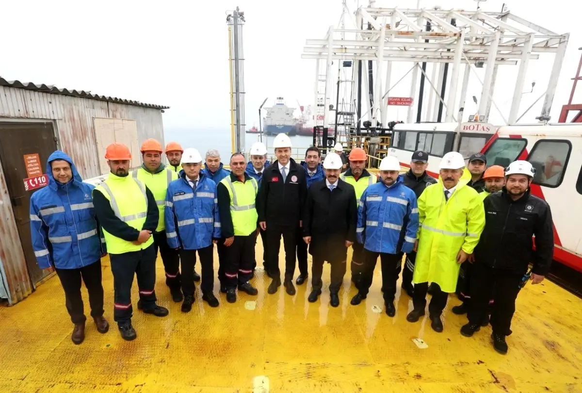 Bakan Bayraktar'tan Sıvılaştırılmış Gaz Kapasitesinde 200 Milyon Metreküp Hedefi