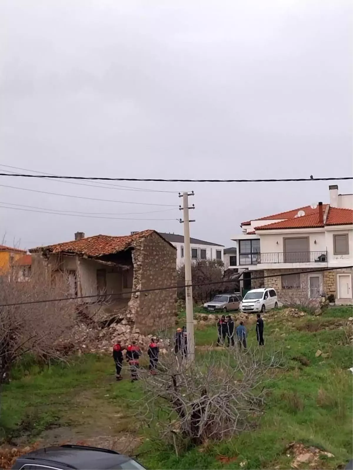 Çeşme’de Şiddetli Sağanak ve Fırtına Trafiği Felçledi