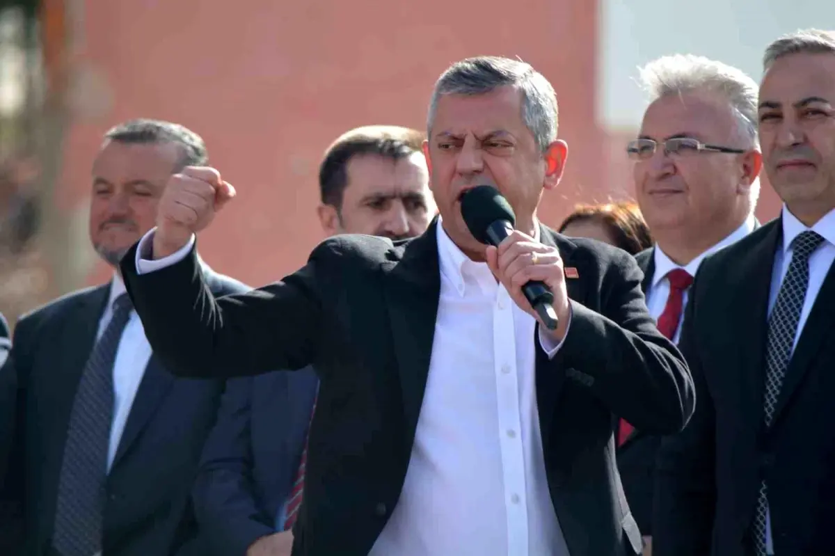 CHP Genel Başkanı Özgür Özel, 47 Yıllık İkinci Parti Mücadelesini Vurguladı