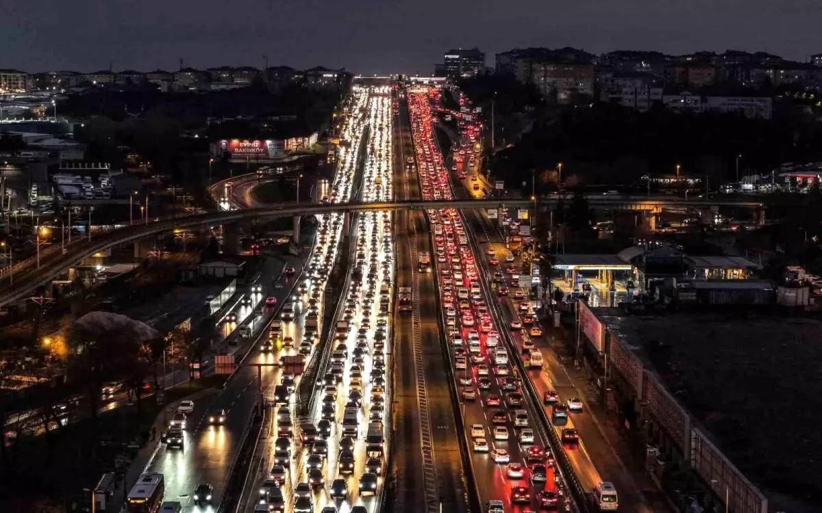 Okullar Kapalıyken İstanbul Trafiğinde %85 Yoğunluk Artışı