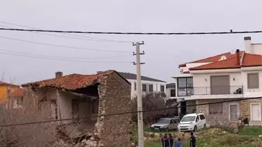 Çeşme yollarındaki su birikintileri