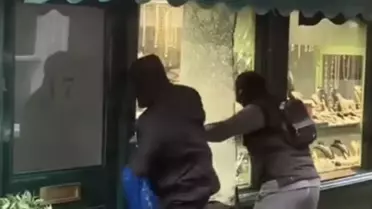 Kuyumcu dükkanının içindeki hasar