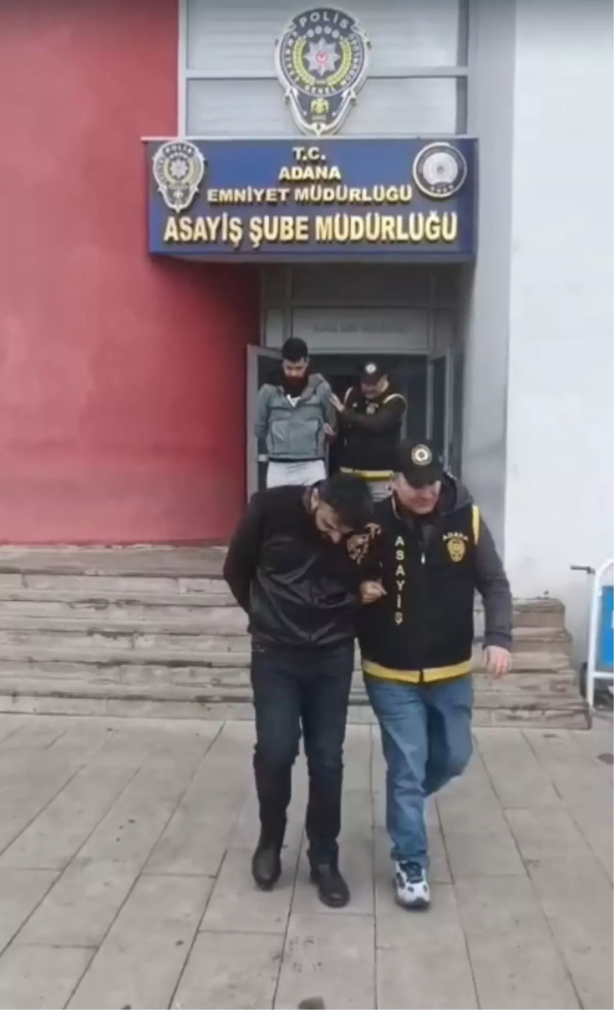 Adana’da Kredi Sözleşmesi Dolandırıcılığı Operasyonu: 2 Şüpheli Tutuklandı