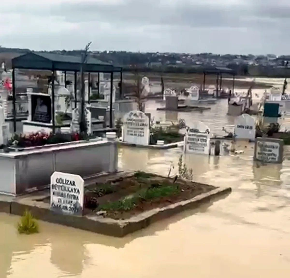 Adana’da Şiddetli Yağış ve Sel: 138 kg/㎡ Yağışla Bin 257 Evsuyu Büyüklüğünde Sel Felaketi