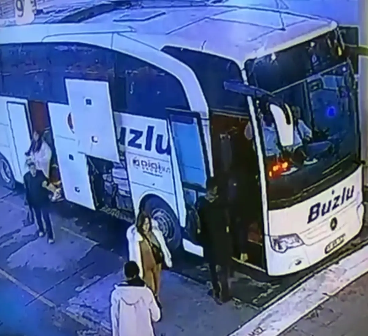 Isparta Otogarı'nda Yolcu Otobüsü Kazası: Güvenlik Kameraları Olayı Görüntüledi