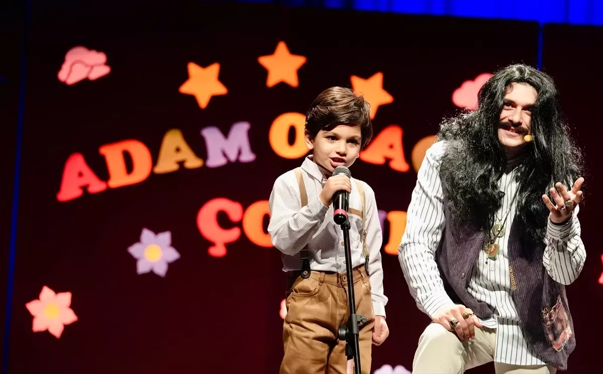 Esenler Belediyesi'nden Barış Manço'yu Anma Etkinliği: 'Adam Olacak Çocuk' Şarkısı Çocuklarla Sahne Aldı