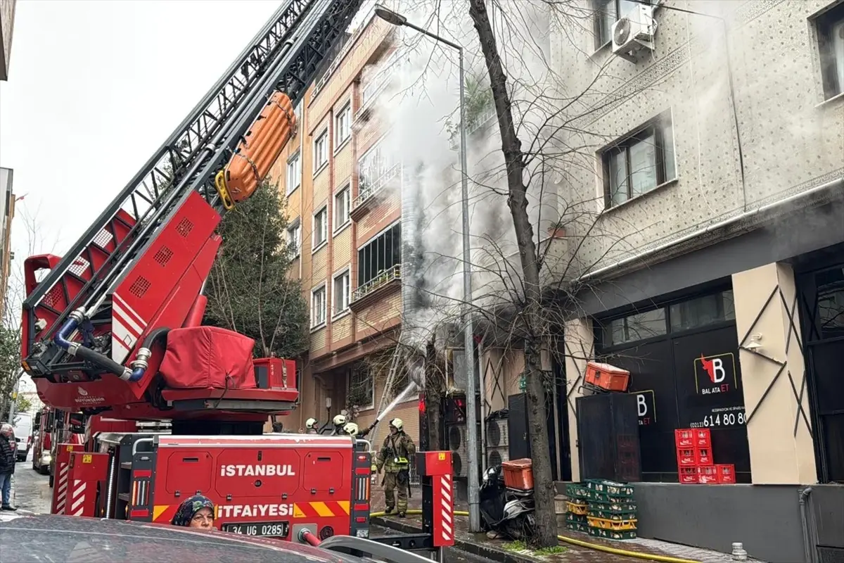 Bayrampaşa’da Restoran Bacası Yangını Kontrol Altına Alındı