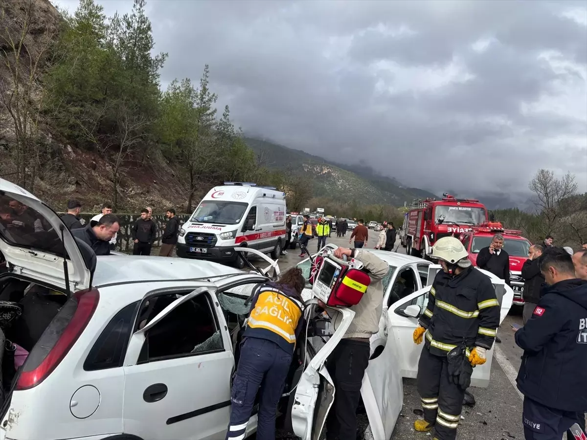 Burdur’da İki Otomobil Çarpıştı: 6 Ölü, 6 Yaralı