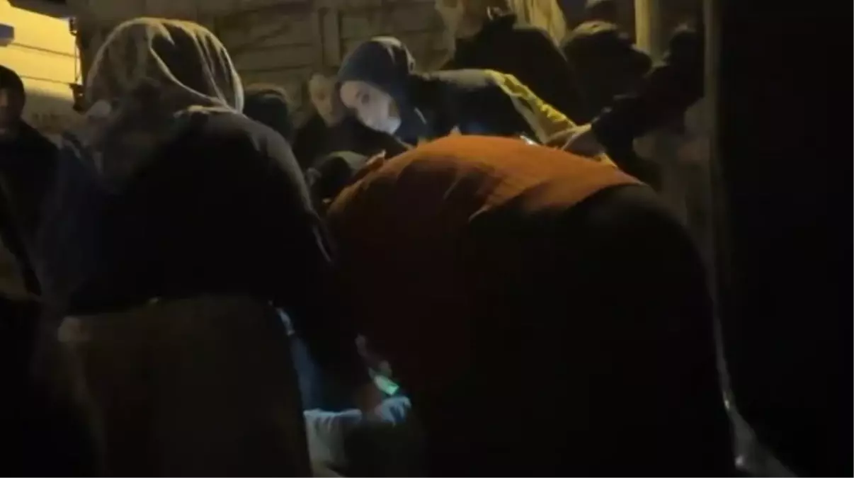 Çorum’da Parkta Şiddetli Kavga: 18 Yaşındaki Genç Bıçakla Yaralandı