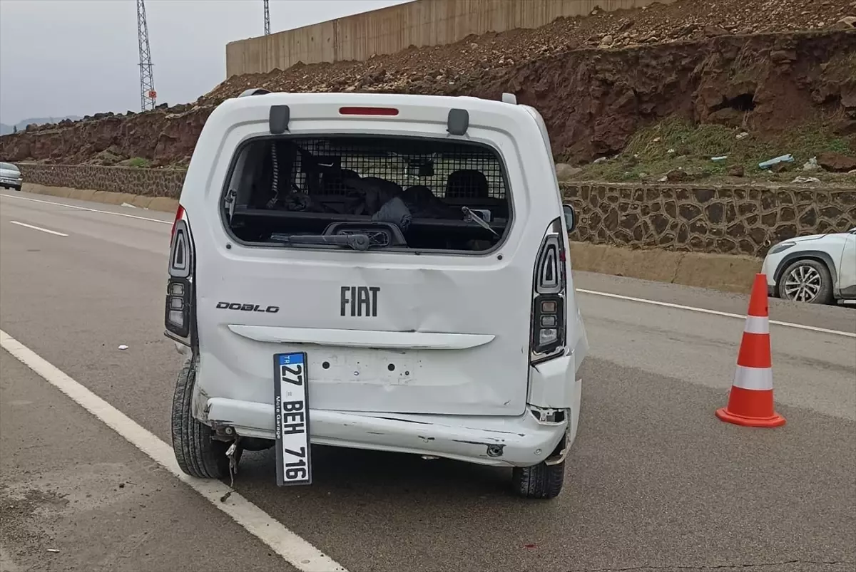 İslahiye'de Trafik Kazası: 5 Yaralı