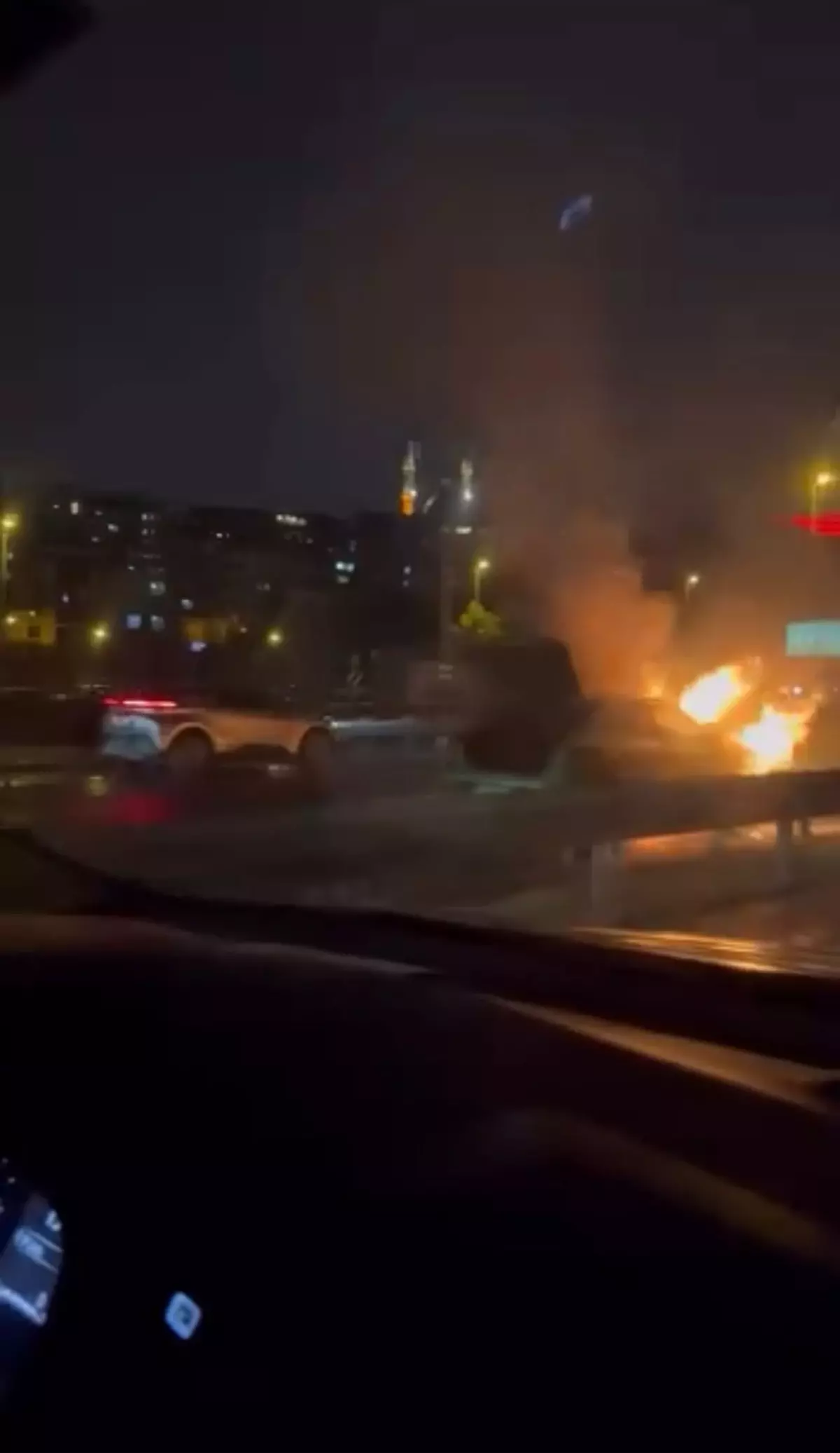 Haliç Köprüsü'nde Araç Yangını Hızlı Müdahale ile Söndürüldü