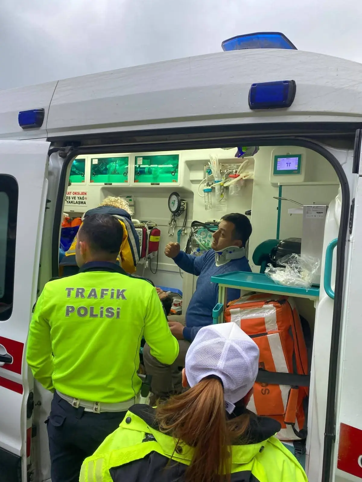 Zonguldak’ta Hafif Ticari Araç Hastane Güvenlik Kulübesine Çarptı: Sürücü ve Oğlu Yaralı