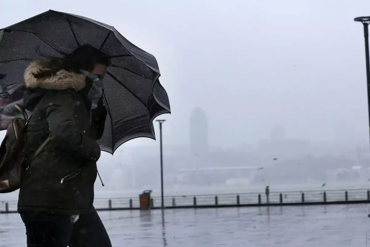 İstanbul’da Yarın Şiddetli Fırtına ve Trakya’da Yoğun Kar Bekleniyor: Valilik Uyarıyor