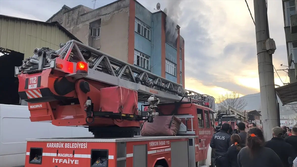 Karabük’te Apartman Yangını Kontrol Altına Alındı