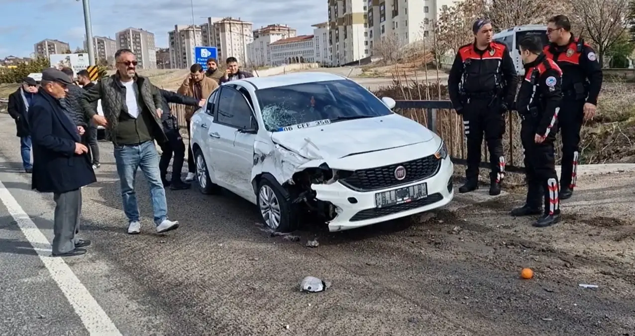 Kırıkkale-Kayseri Yolu'nda 3 Araç Çarpıştı: 2 Yaralı