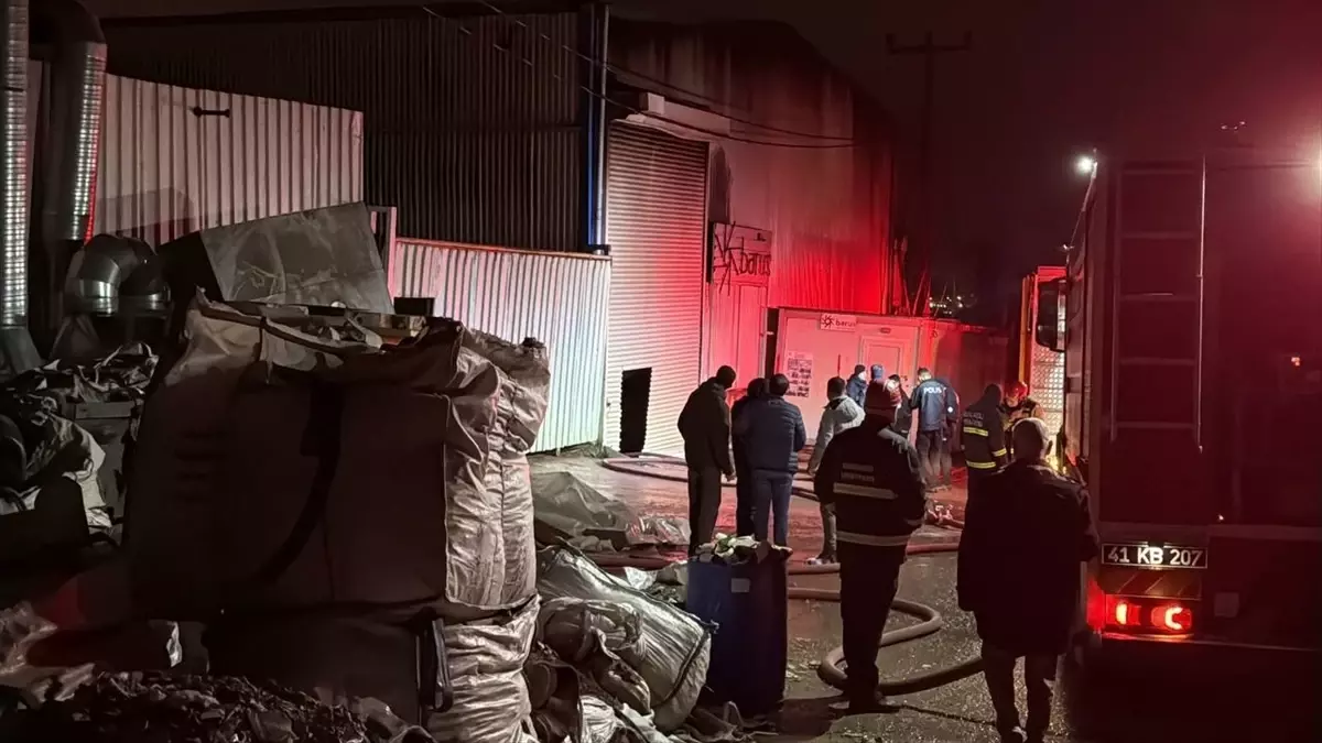 Çayırova'da İş Yerinde Çıkan Yangın Kontrol Altına Alındı