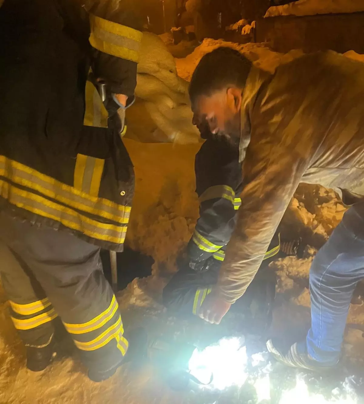 Muş’ta Açık Kuyuya Düşen Köpek İtfaiye Ekibi Tarafından Kurtarıldı