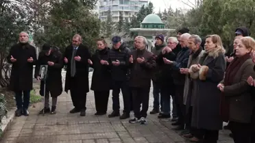 Abdi İpekçi anısına çiçek bırakma anı