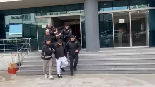 Polis ekipleri şüphelileri yakalarken